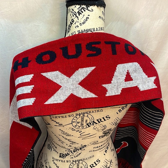 Men or Women’s New Reversible RED and BLUE Houston Texans Scarf - Picture 4 of 4